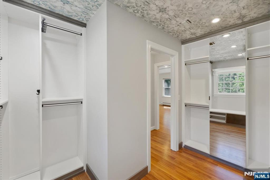 6 Hunting Ridge Court
