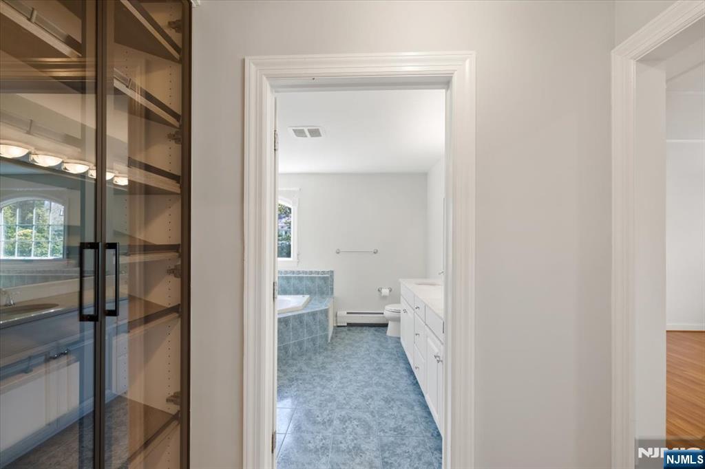 6 Hunting Ridge Court