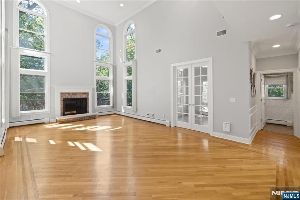6 Hunting Ridge Court