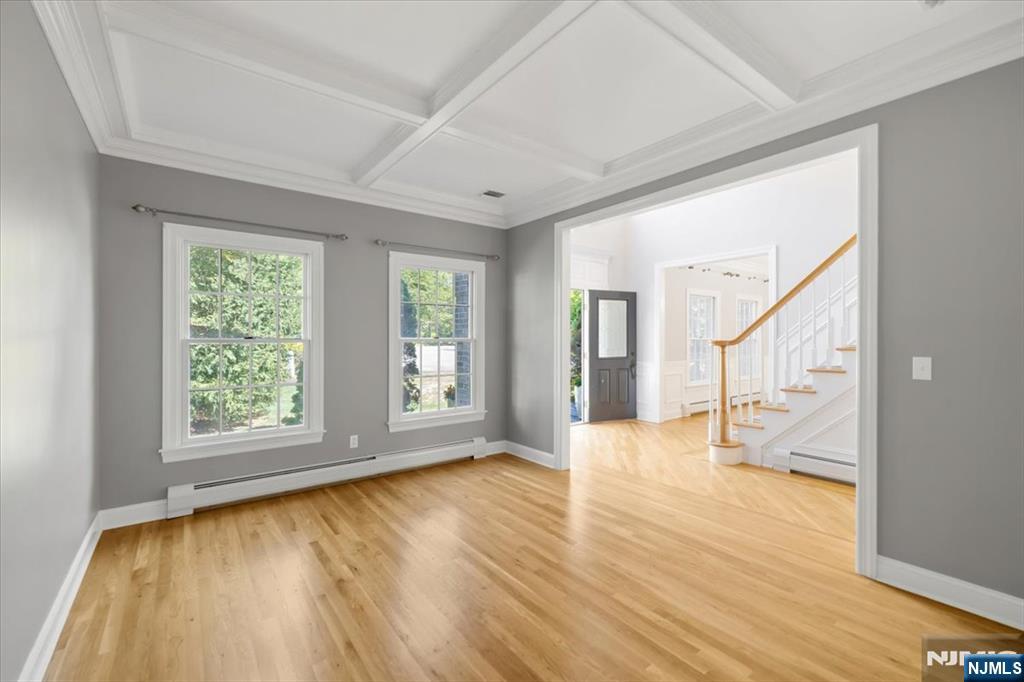 6 Hunting Ridge Court