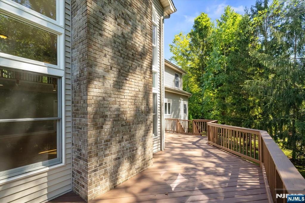 6 Hunting Ridge Court