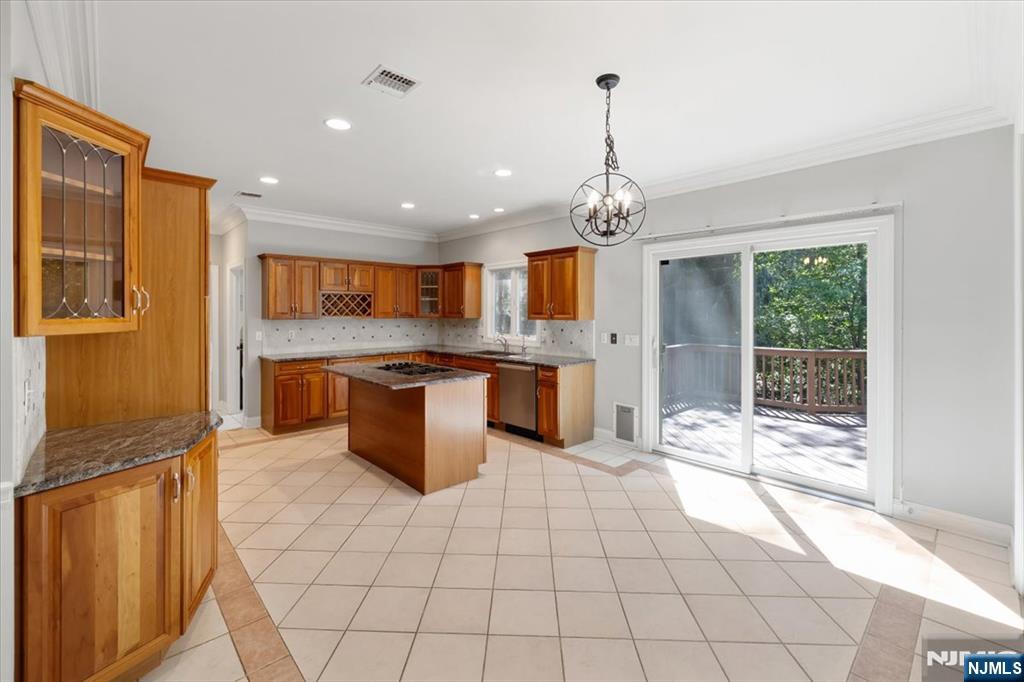 6 Hunting Ridge Court