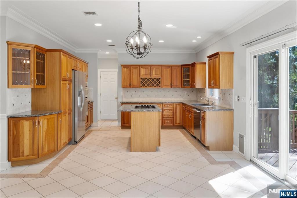 6 Hunting Ridge Court