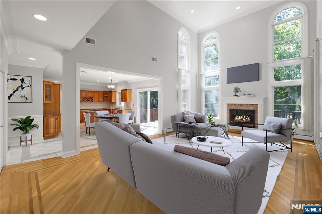 6 Hunting Ridge Court