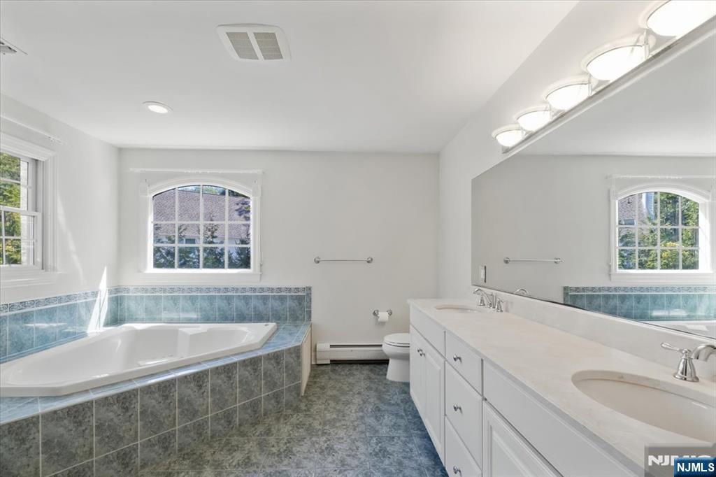 6 Hunting Ridge Court