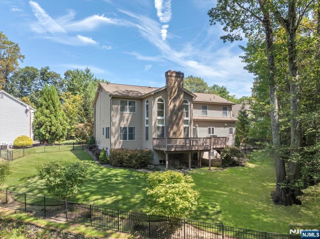6 Hunting Ridge Court