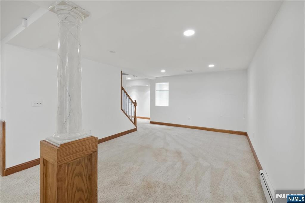 6 Hunting Ridge Court