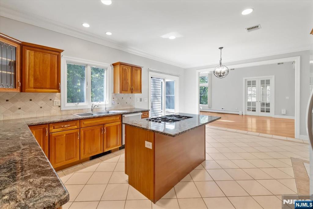 6 Hunting Ridge Court