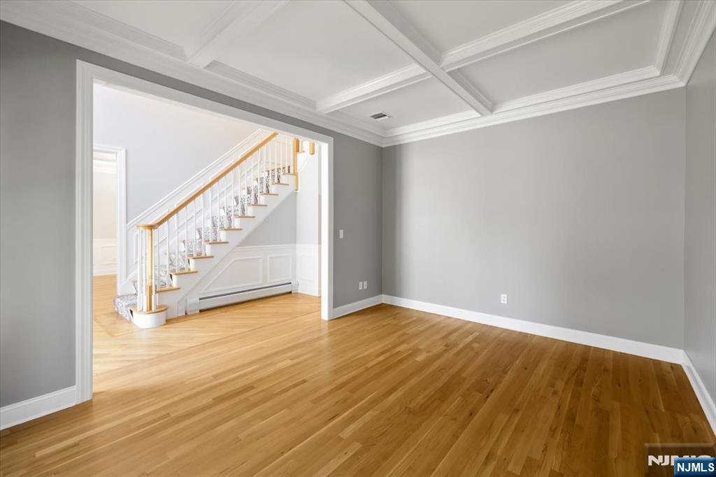 6 Hunting Ridge Court
