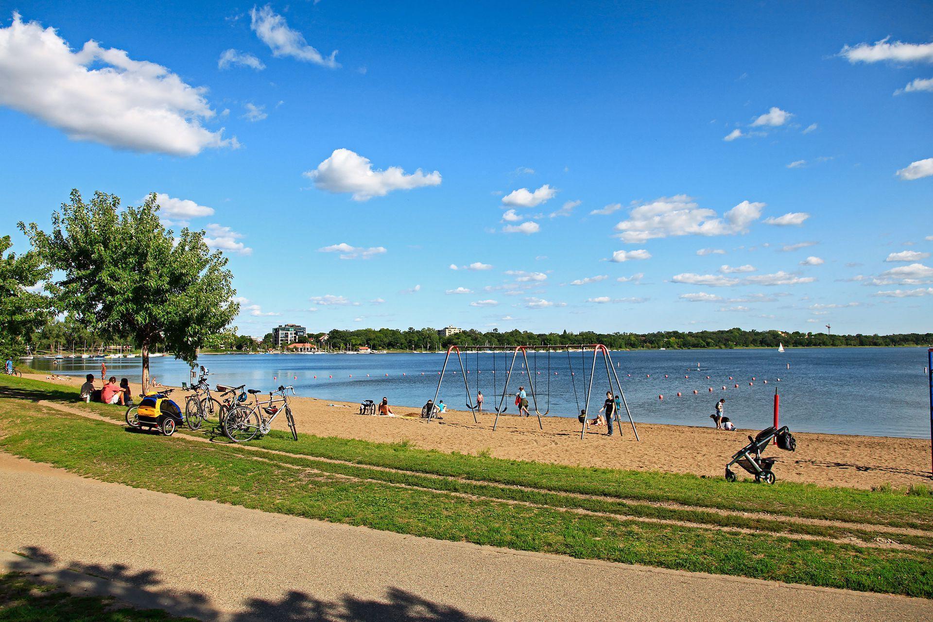 2844 Sunset Boulevard