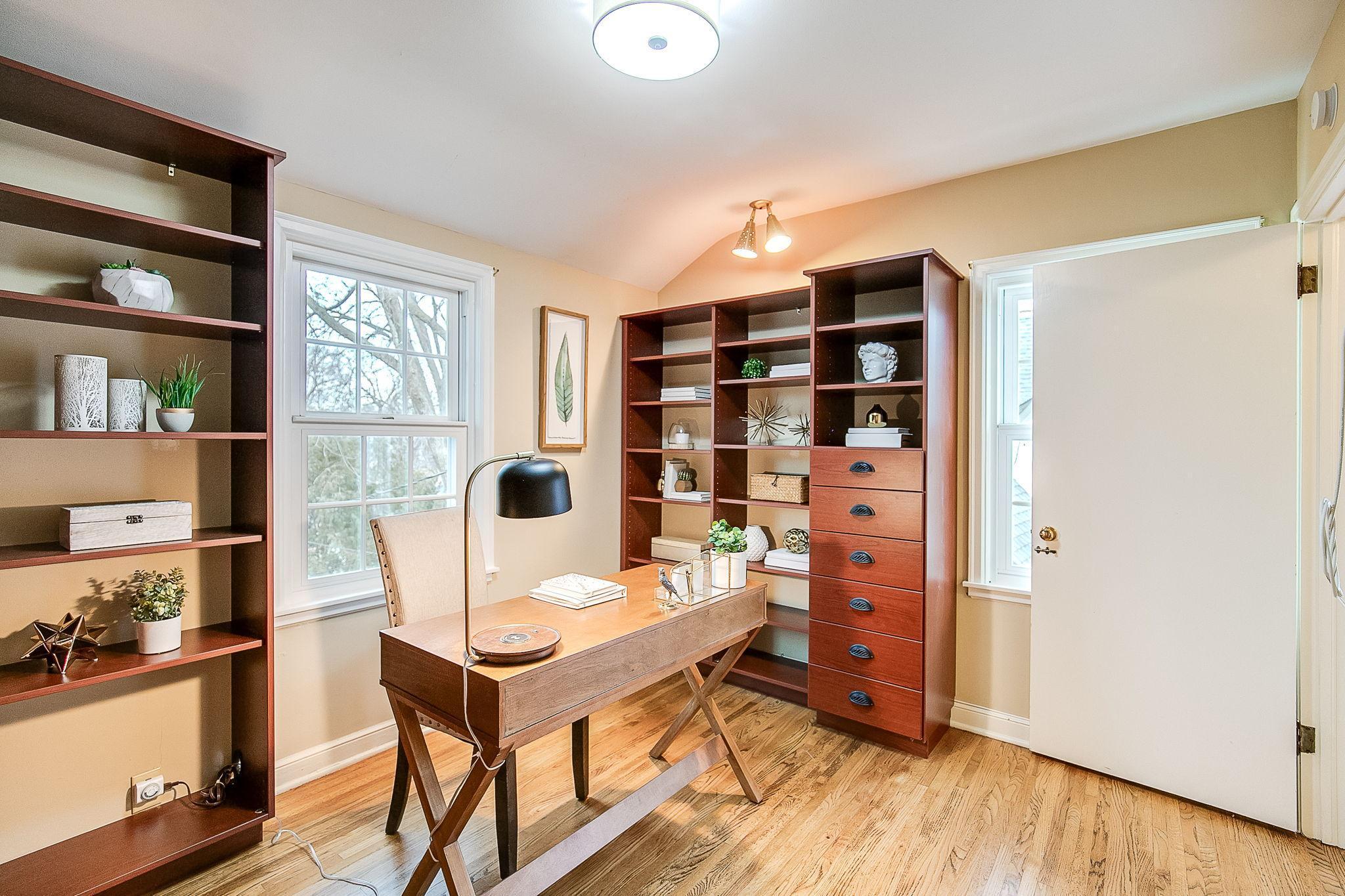 2844 Sunset Boulevard