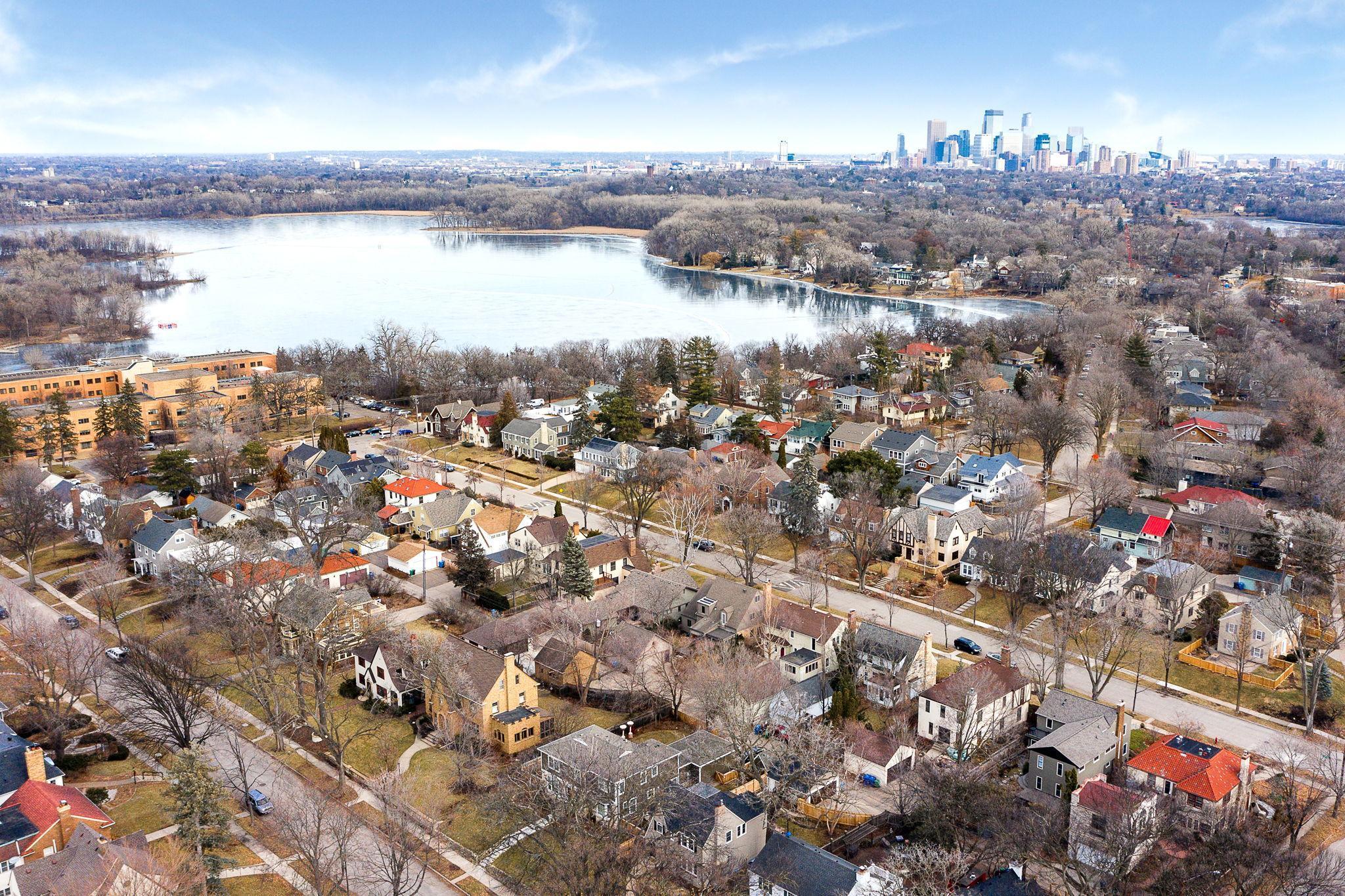 2844 Sunset Boulevard