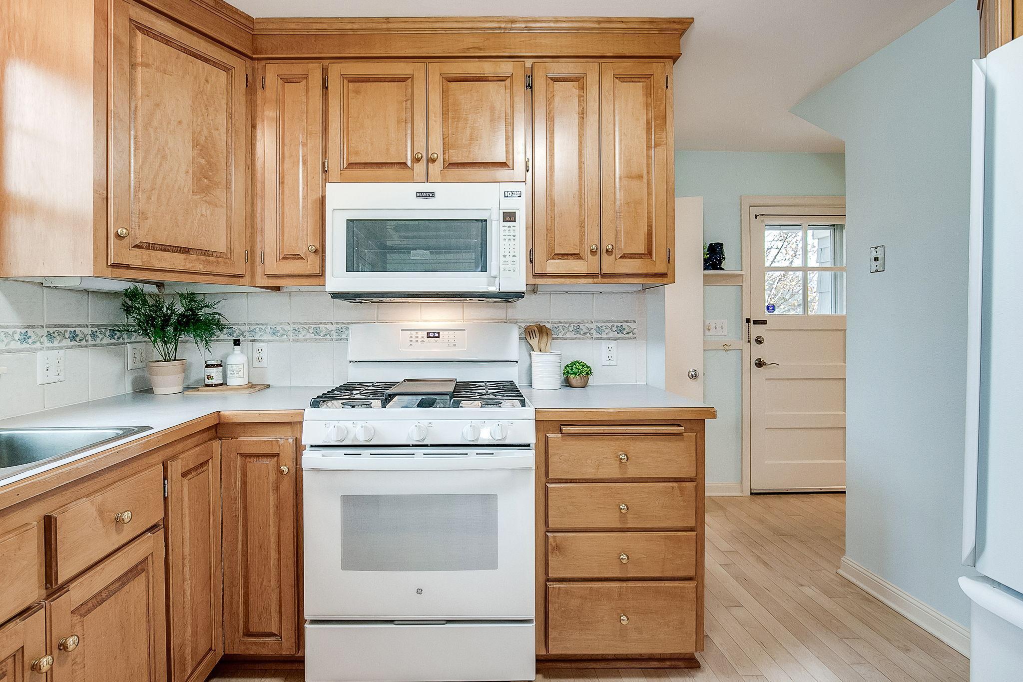 2844 Sunset Boulevard