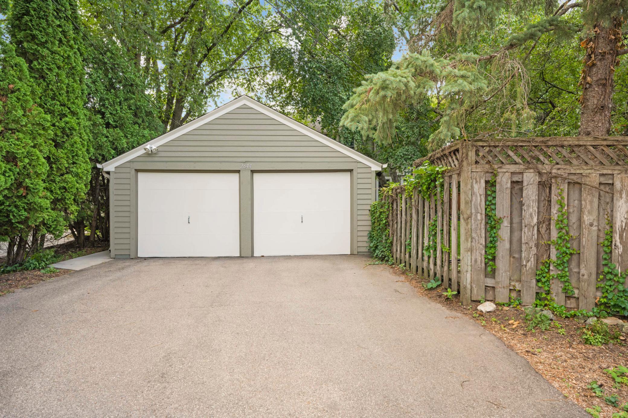 2844 Sunset Boulevard