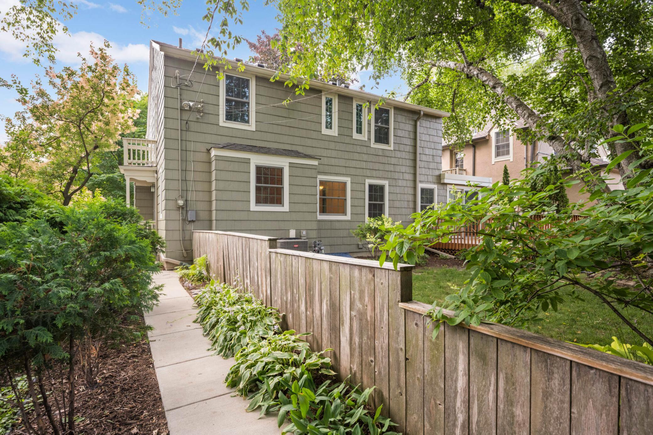 2844 Sunset Boulevard