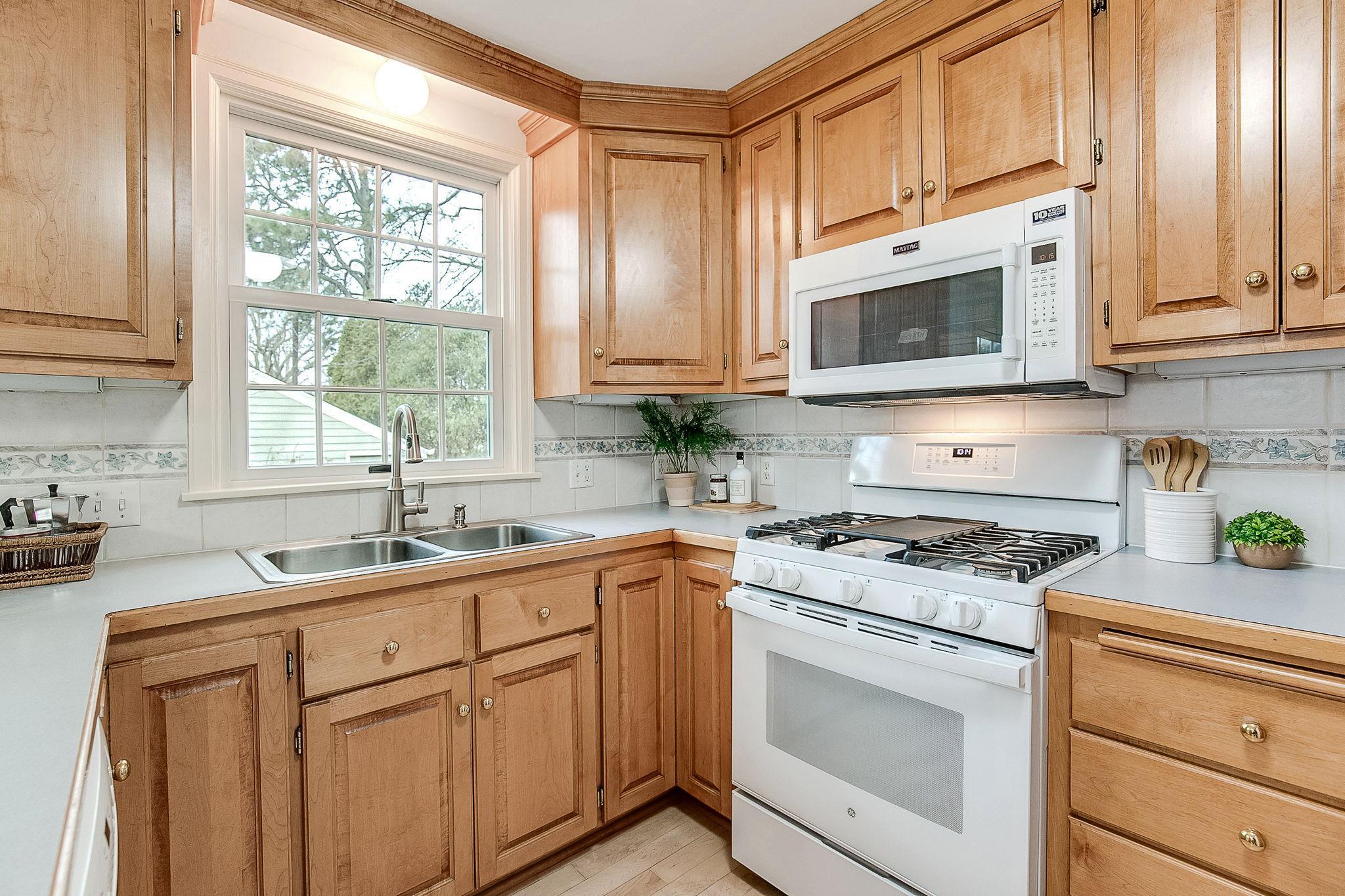 2844 Sunset Boulevard