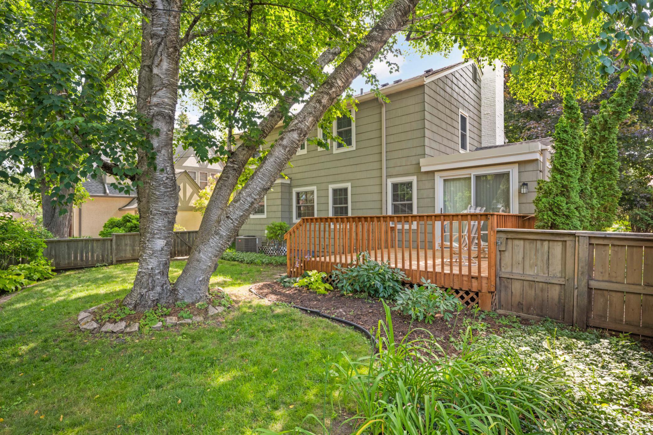 2844 Sunset Boulevard