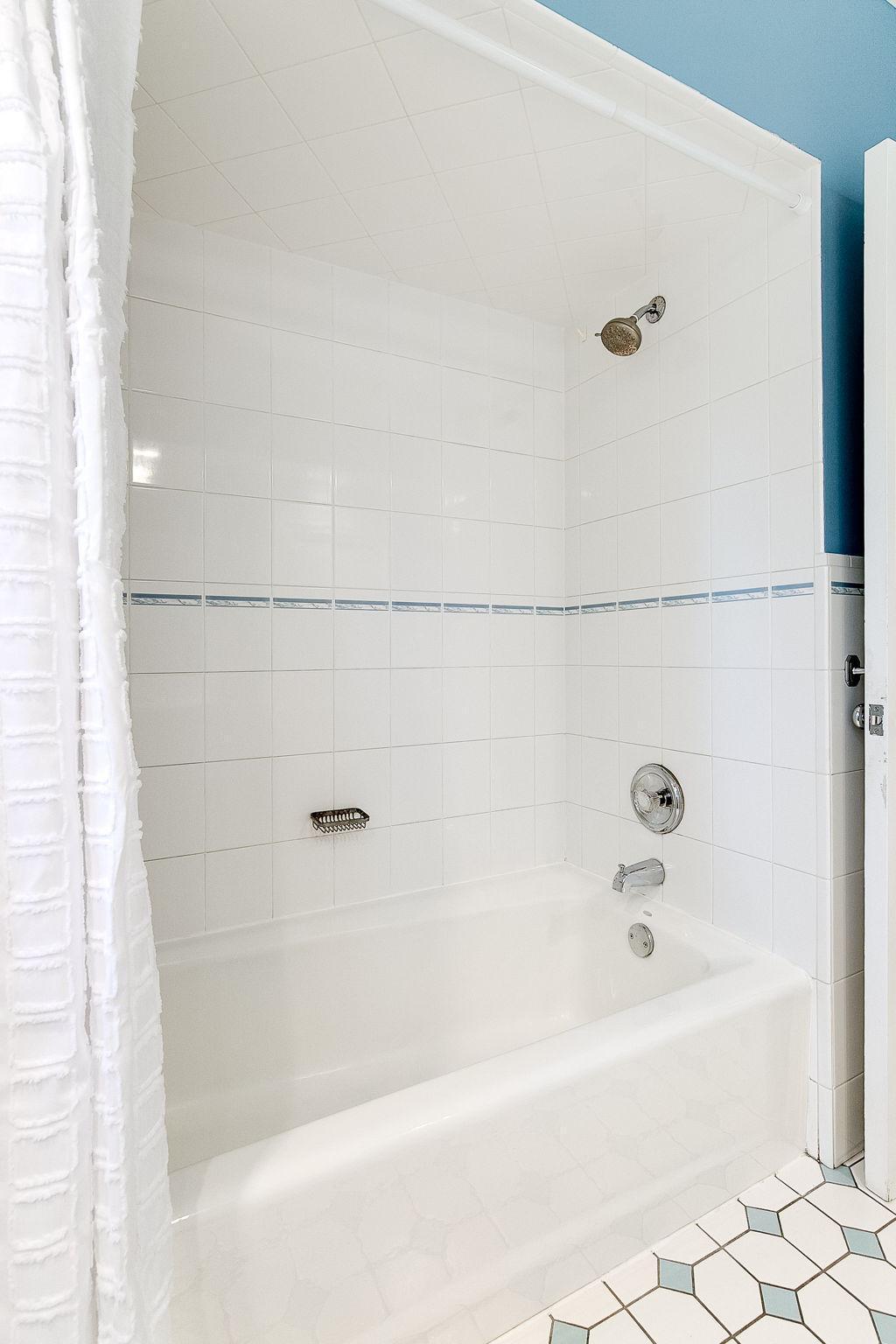 2844 Sunset Boulevard