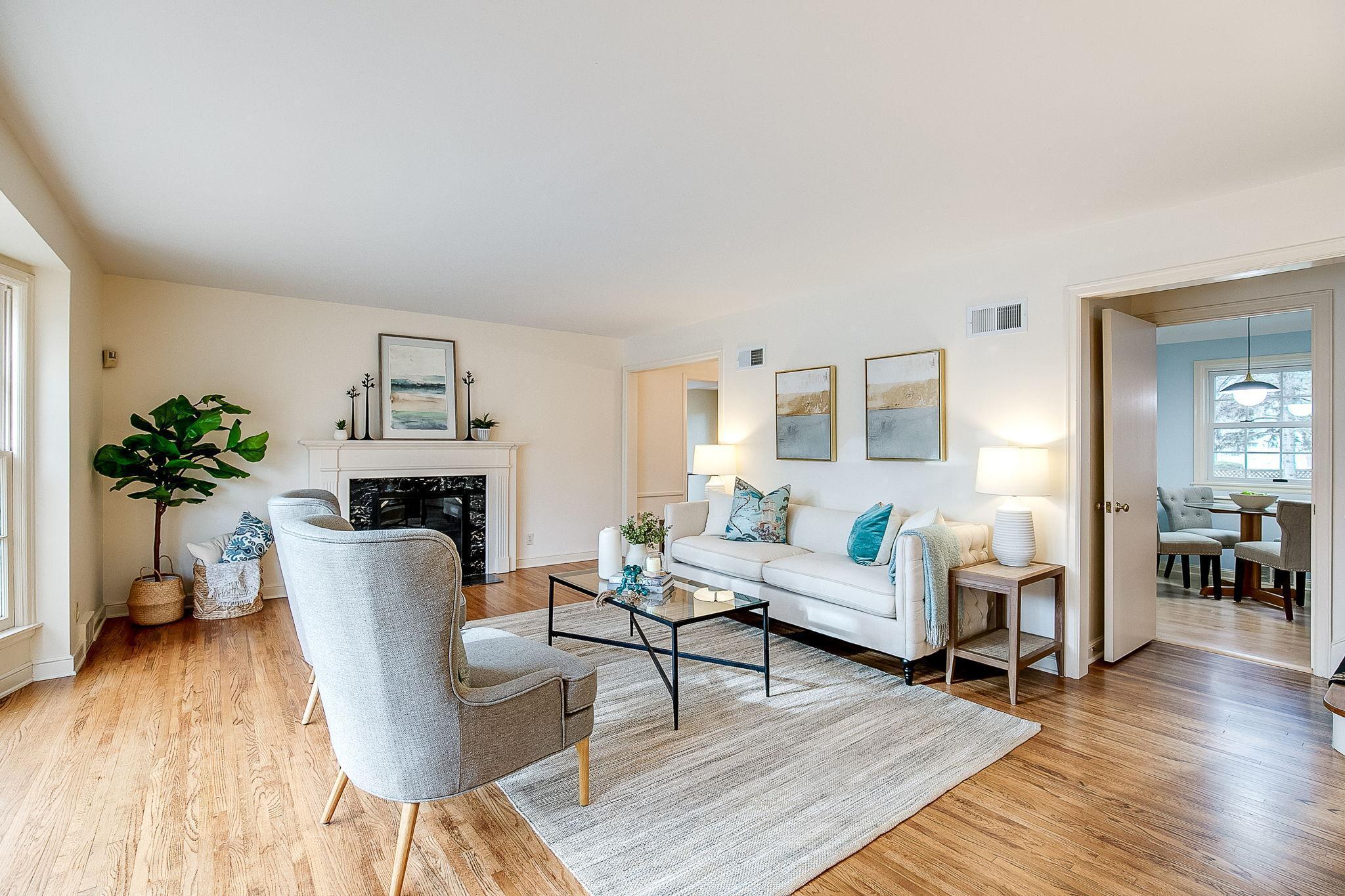 2844 Sunset Boulevard