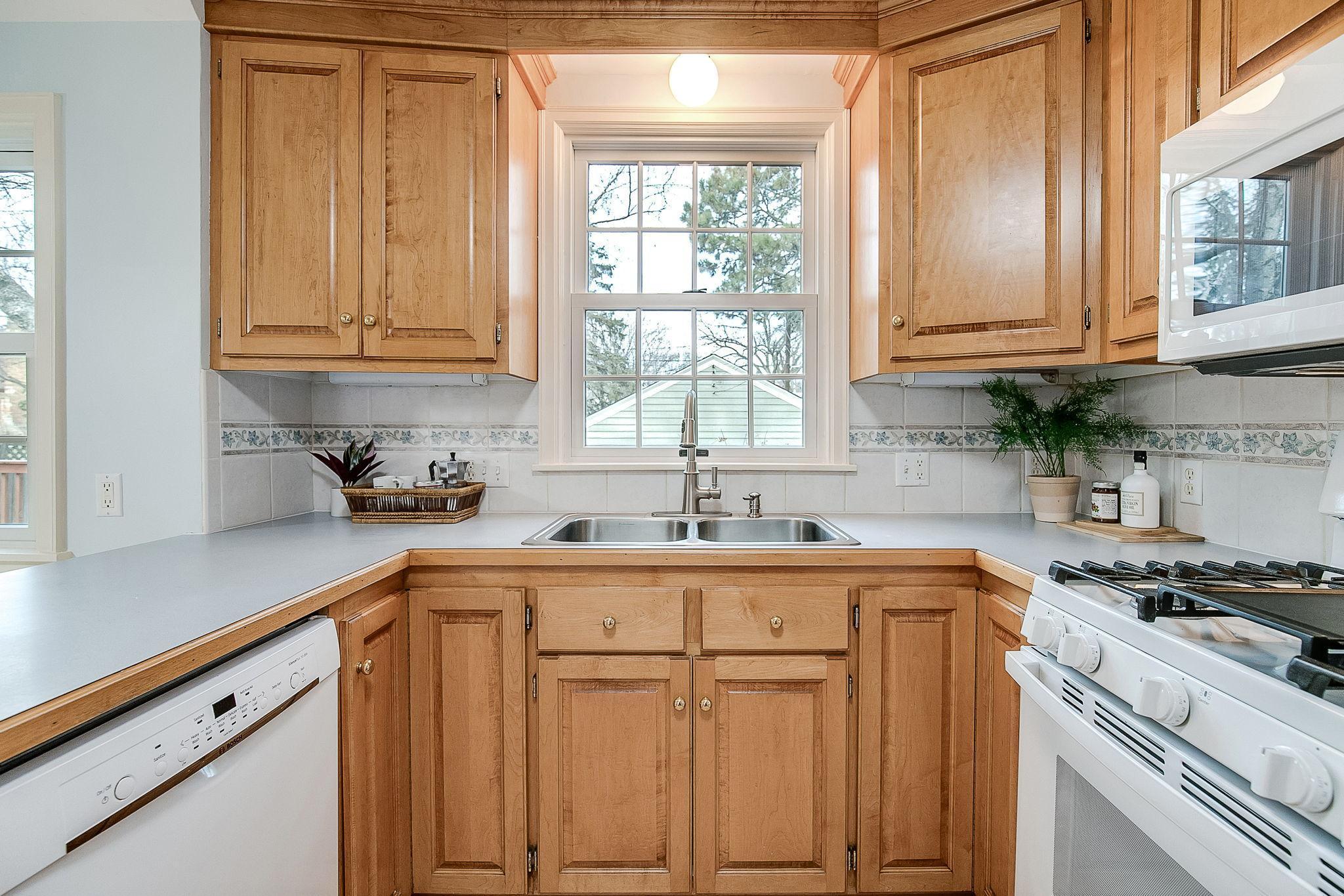 2844 Sunset Boulevard