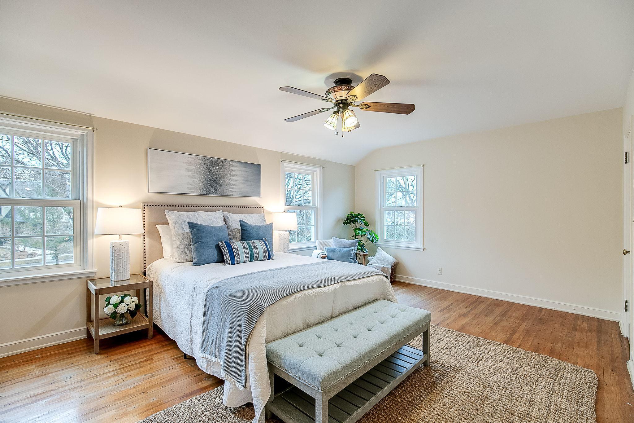 2844 Sunset Boulevard