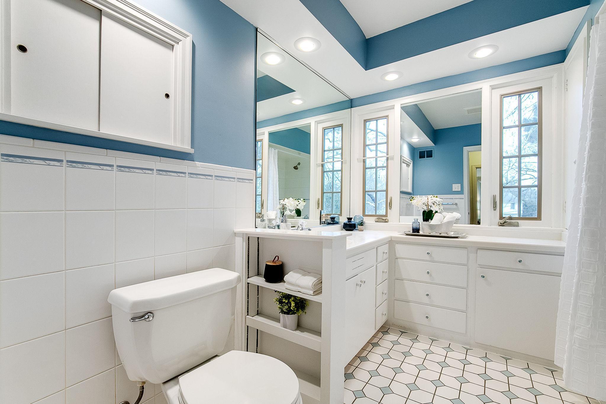 2844 Sunset Boulevard