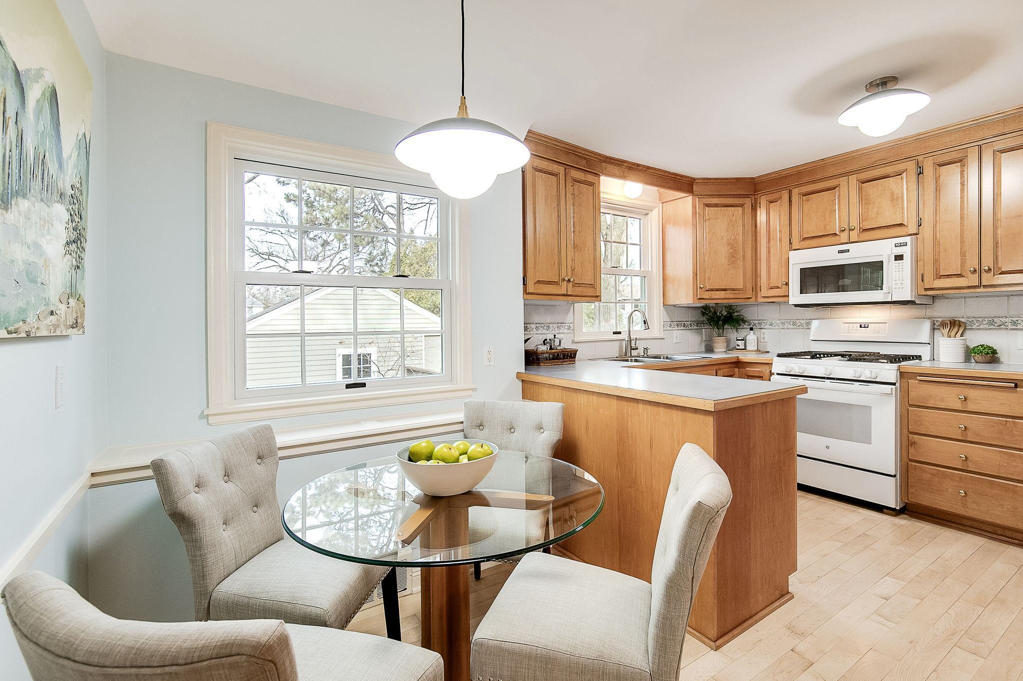 2844 Sunset Boulevard