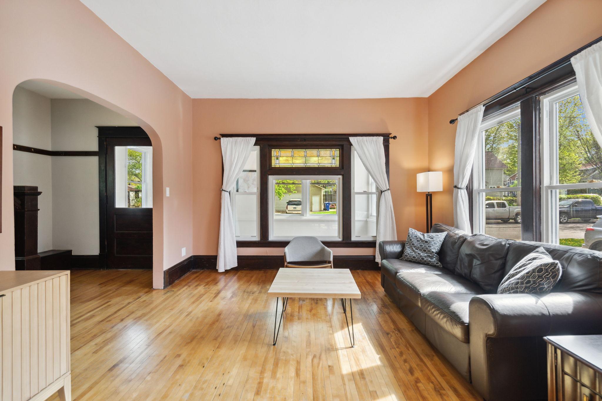 275 Stevens Street W