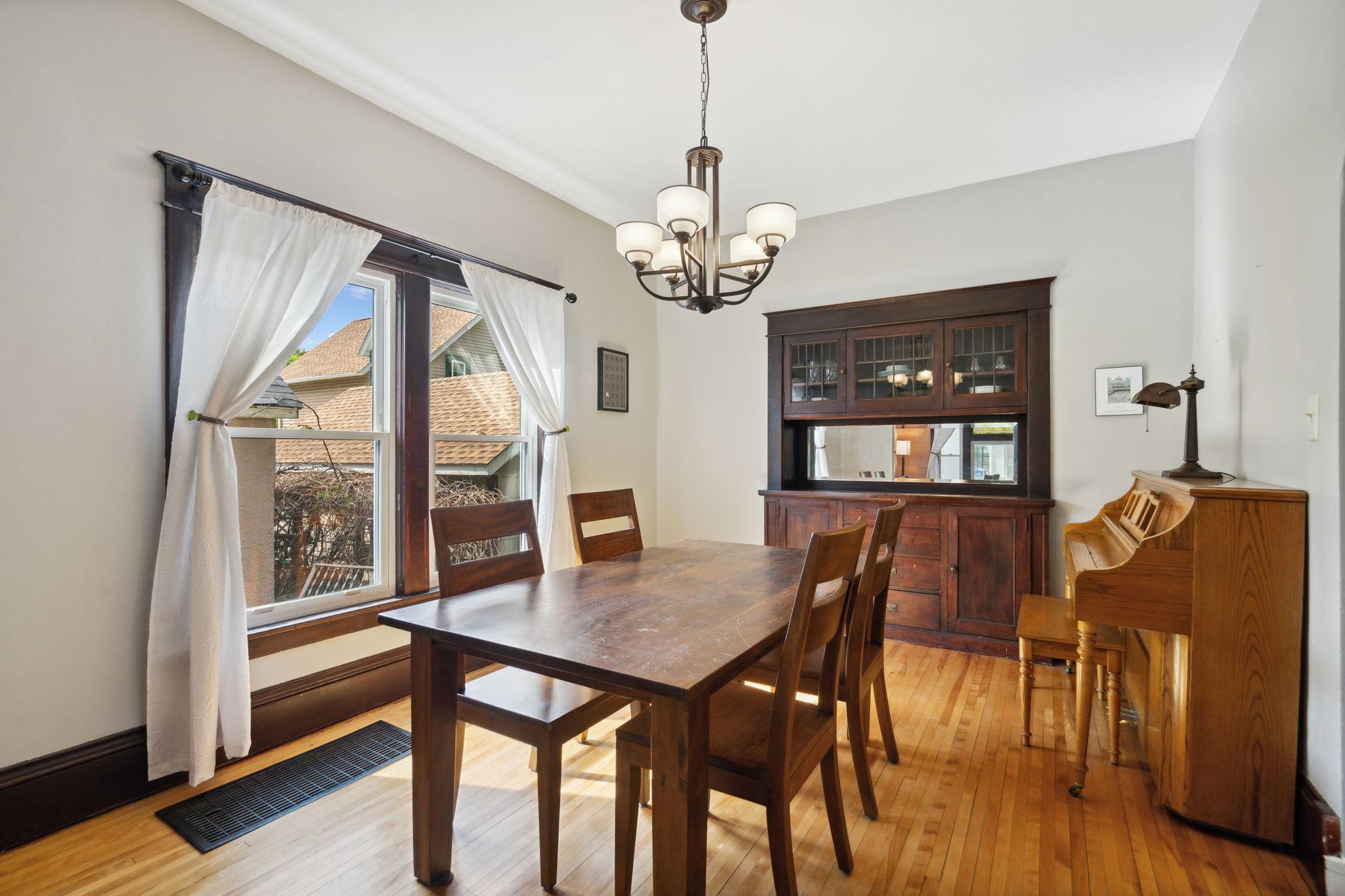 275 Stevens Street W