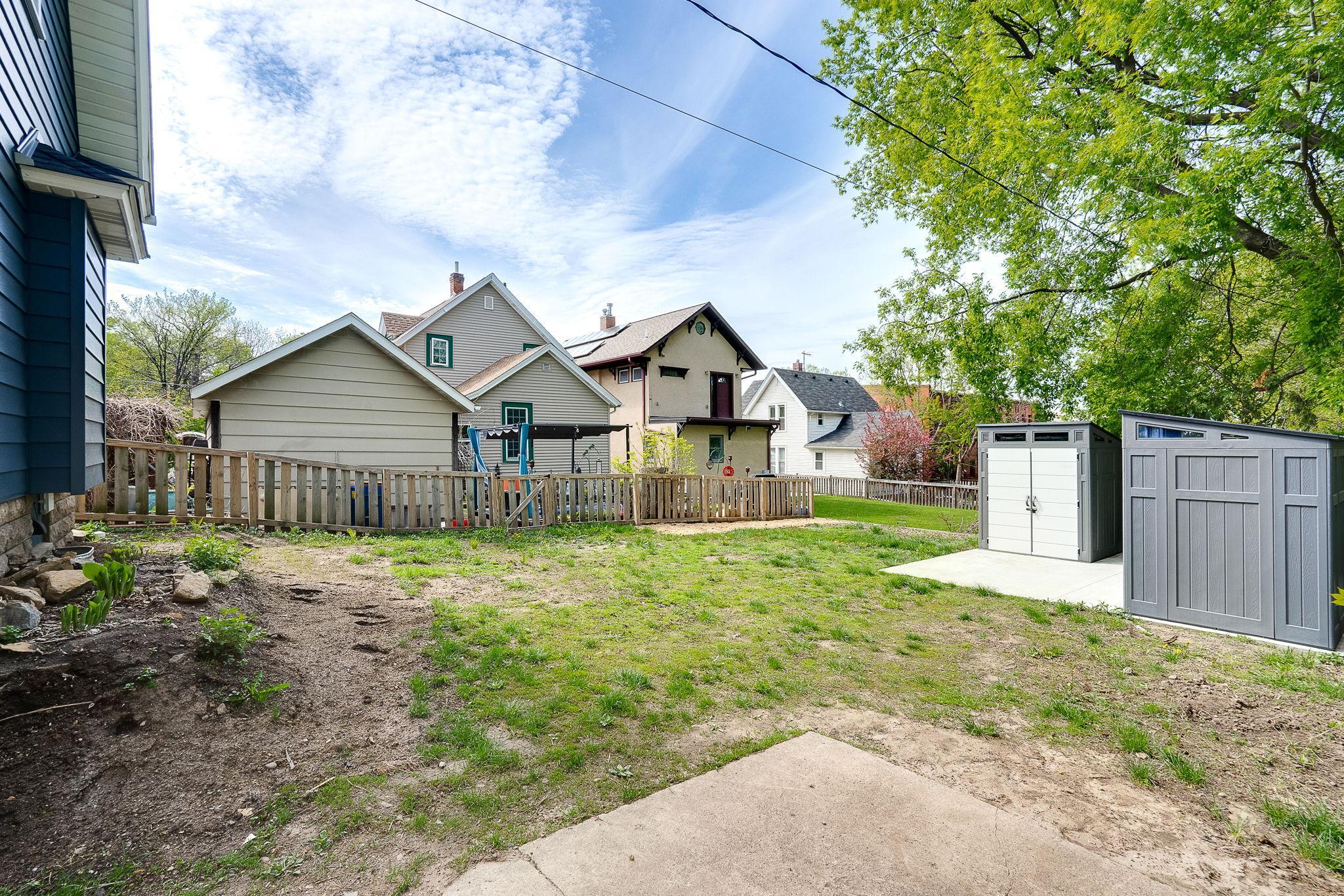 275 Stevens Street W