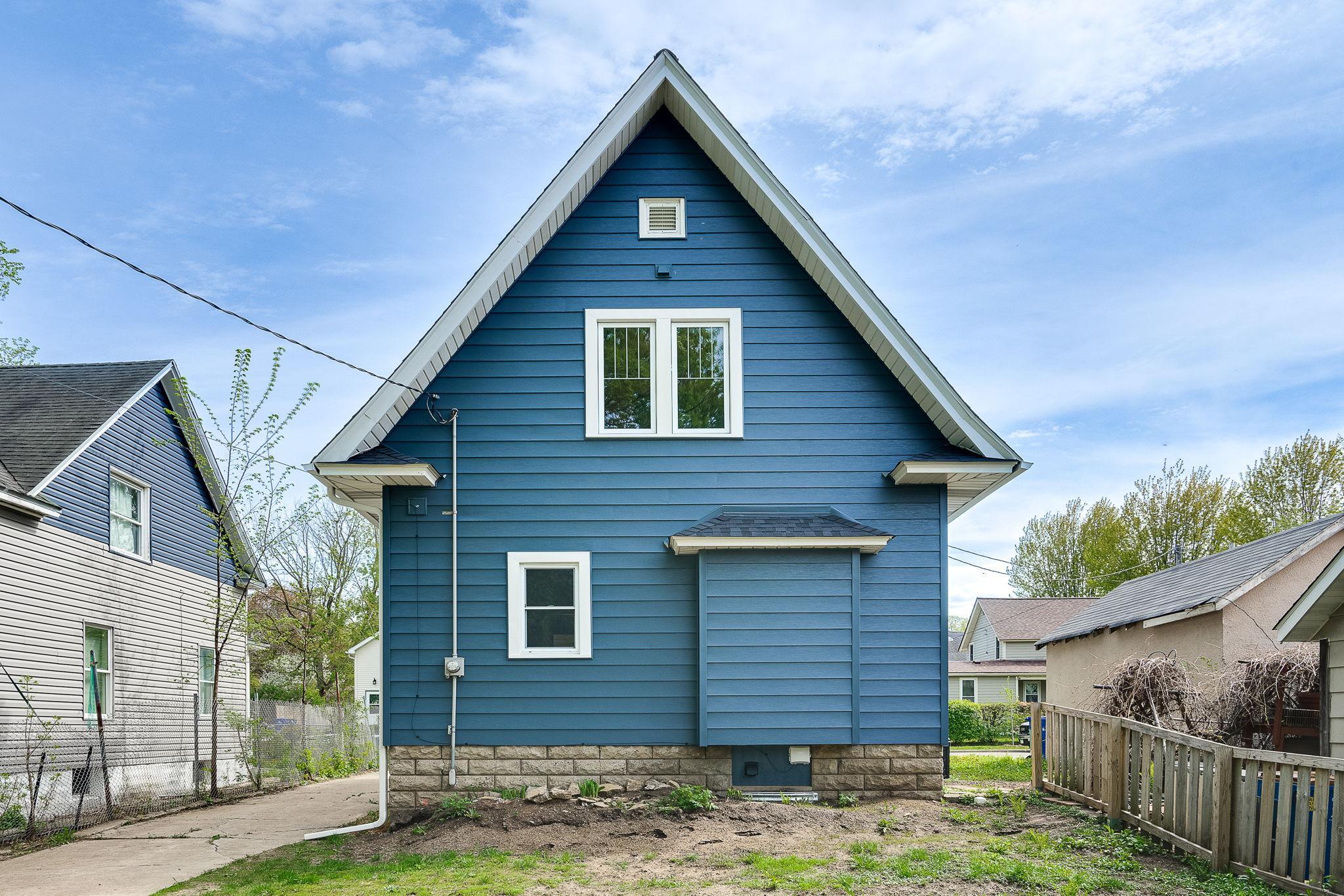 275 Stevens Street W