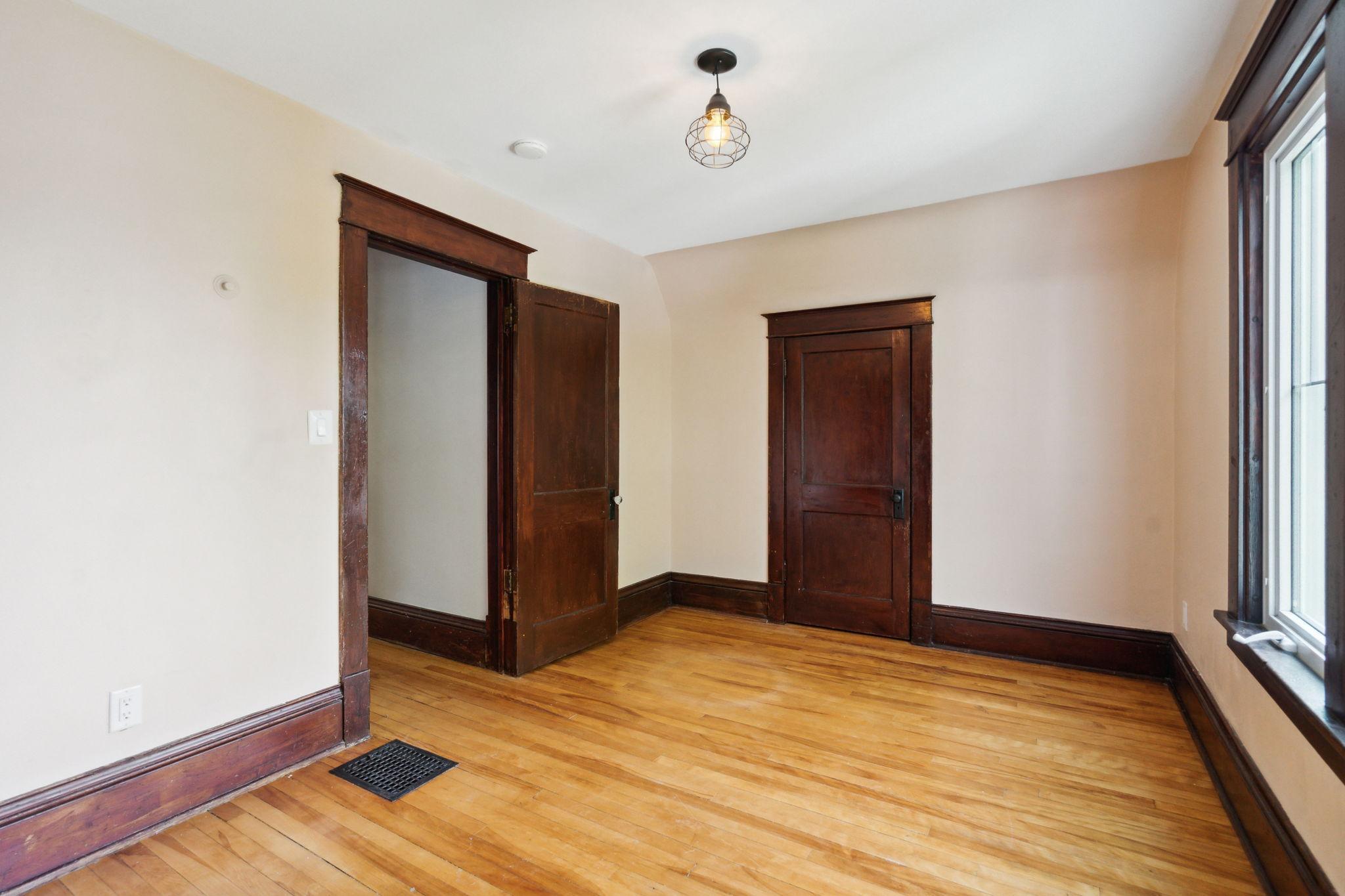 275 Stevens Street W