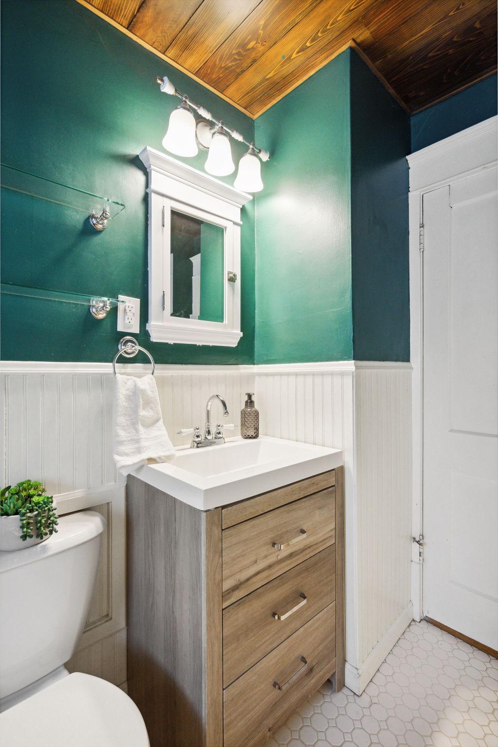 275 Stevens Street W