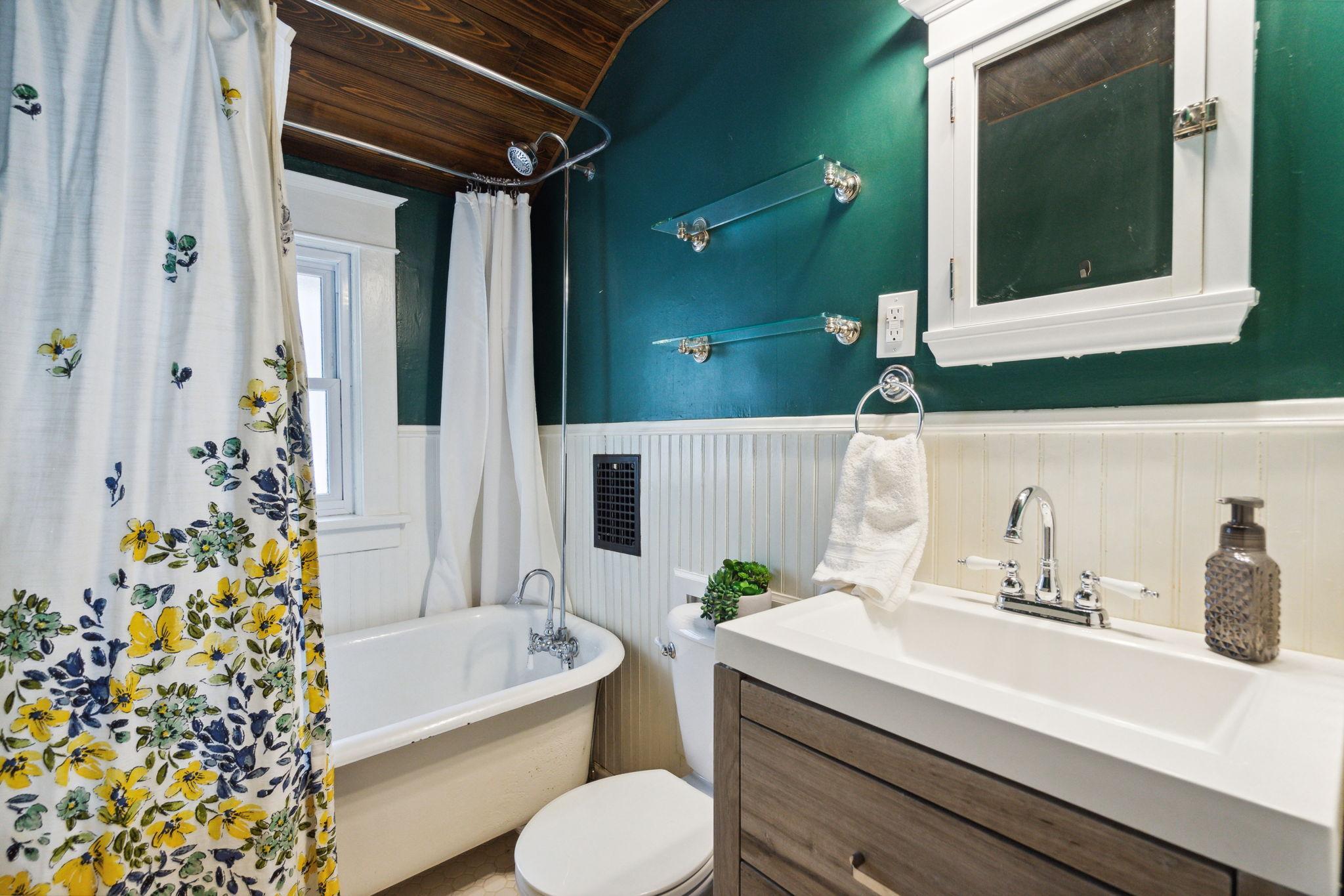 275 Stevens Street W