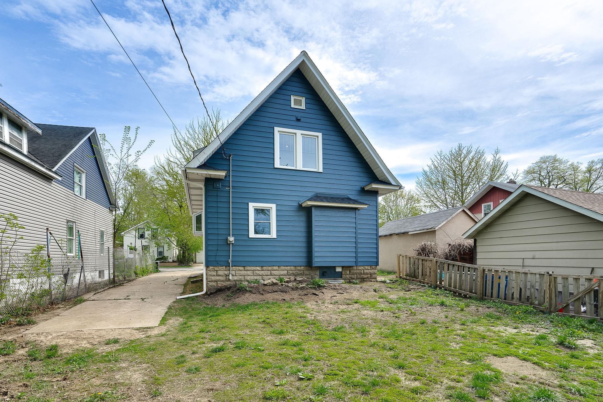 275 Stevens Street W