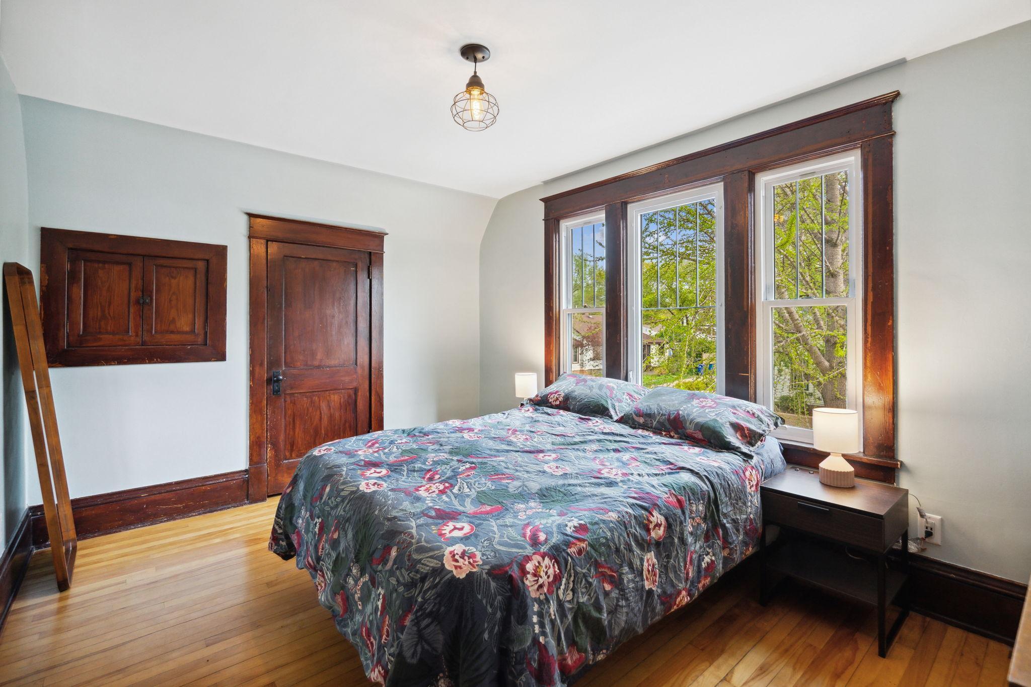 275 Stevens Street W