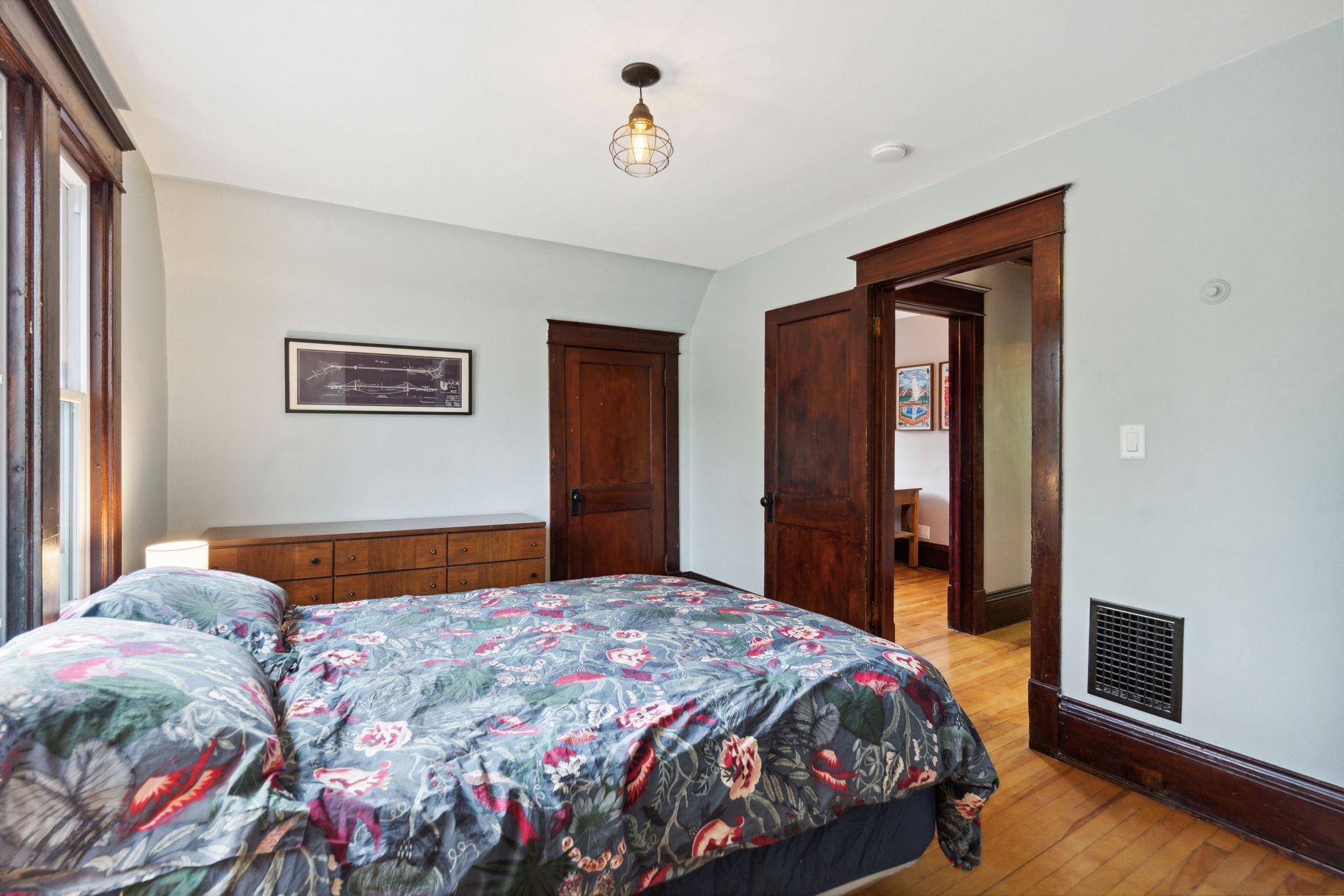 275 Stevens Street W