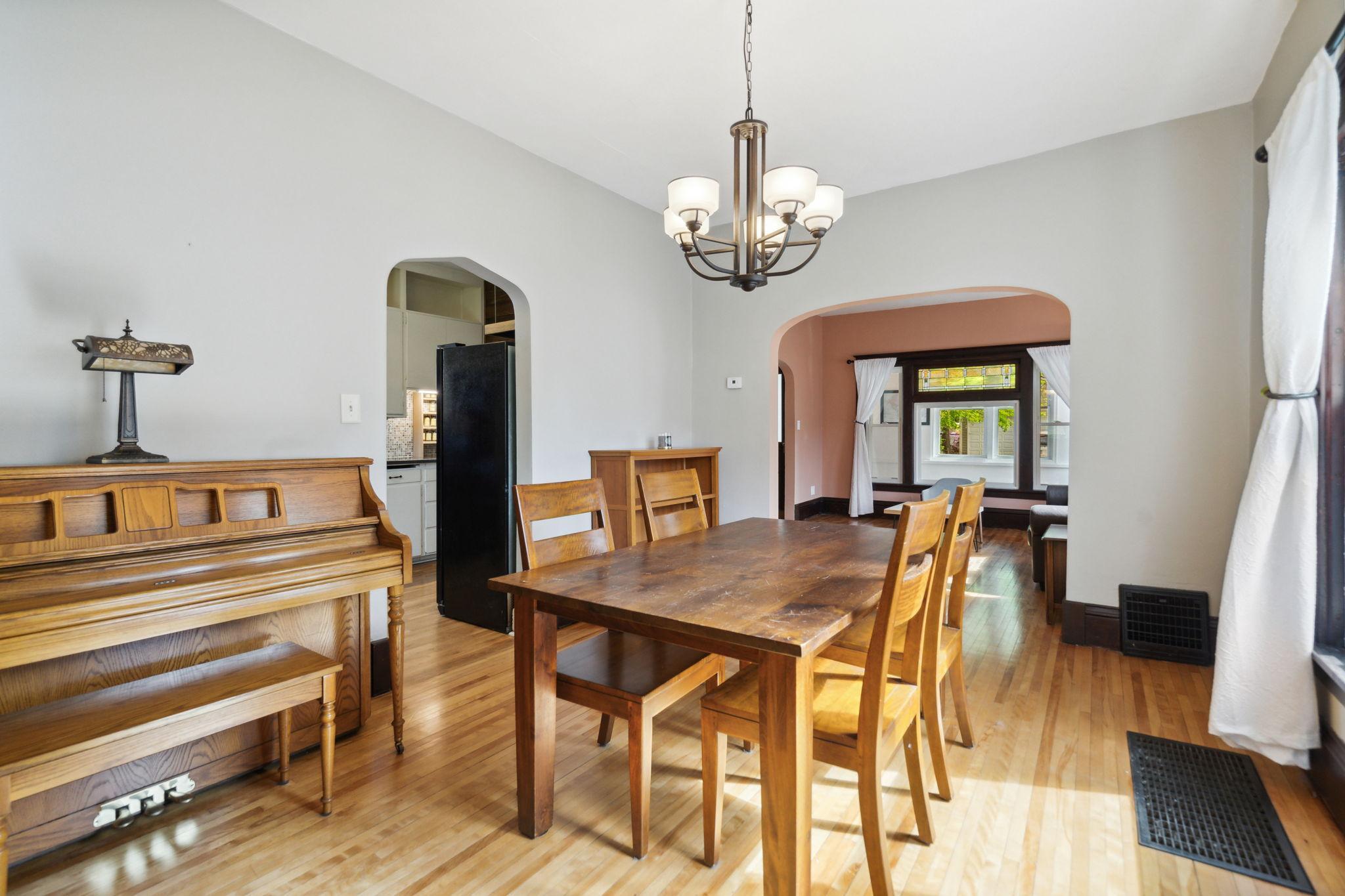 275 Stevens Street W