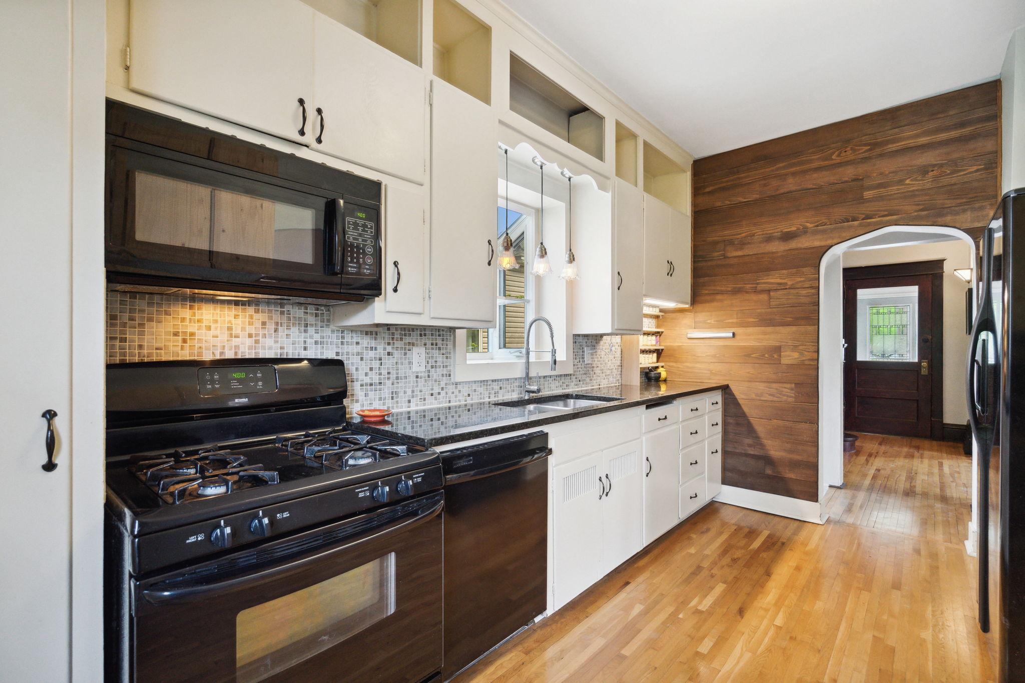 275 Stevens Street W