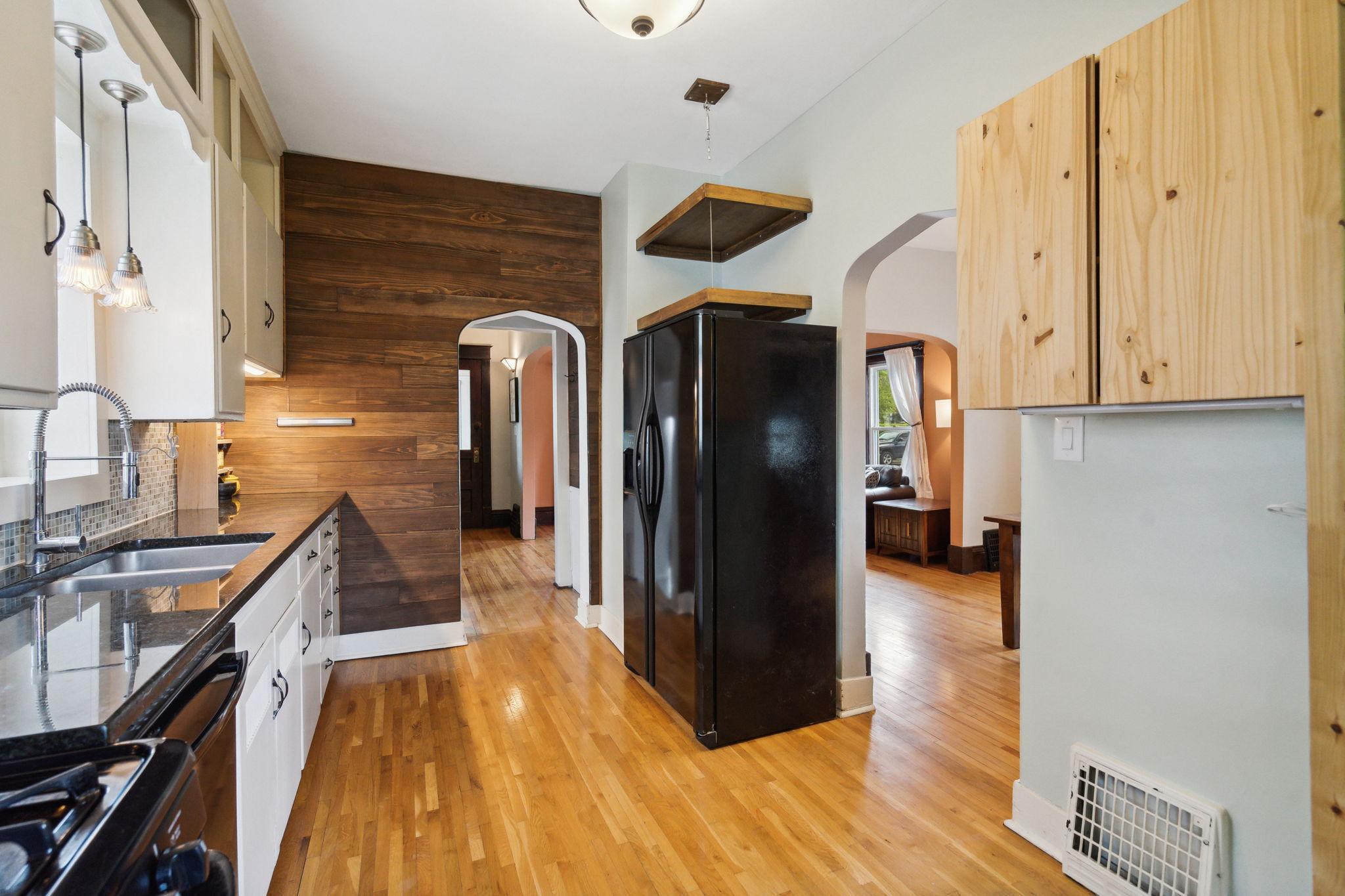 275 Stevens Street W