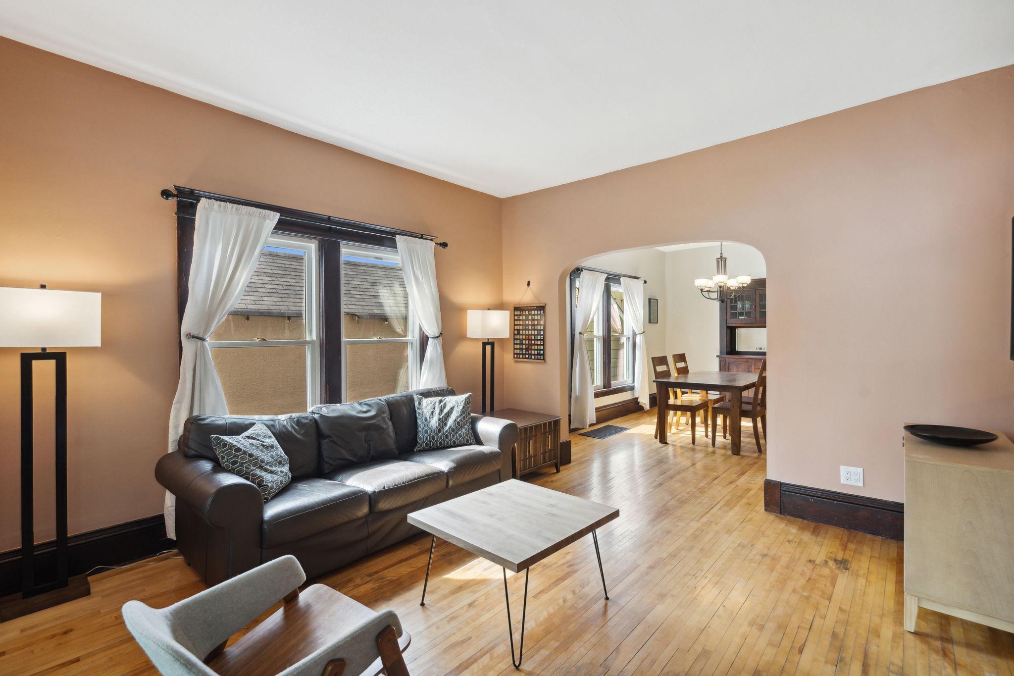 275 Stevens Street W