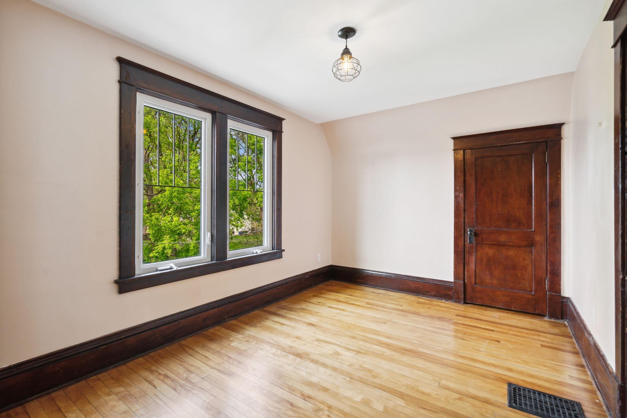 275 Stevens Street W