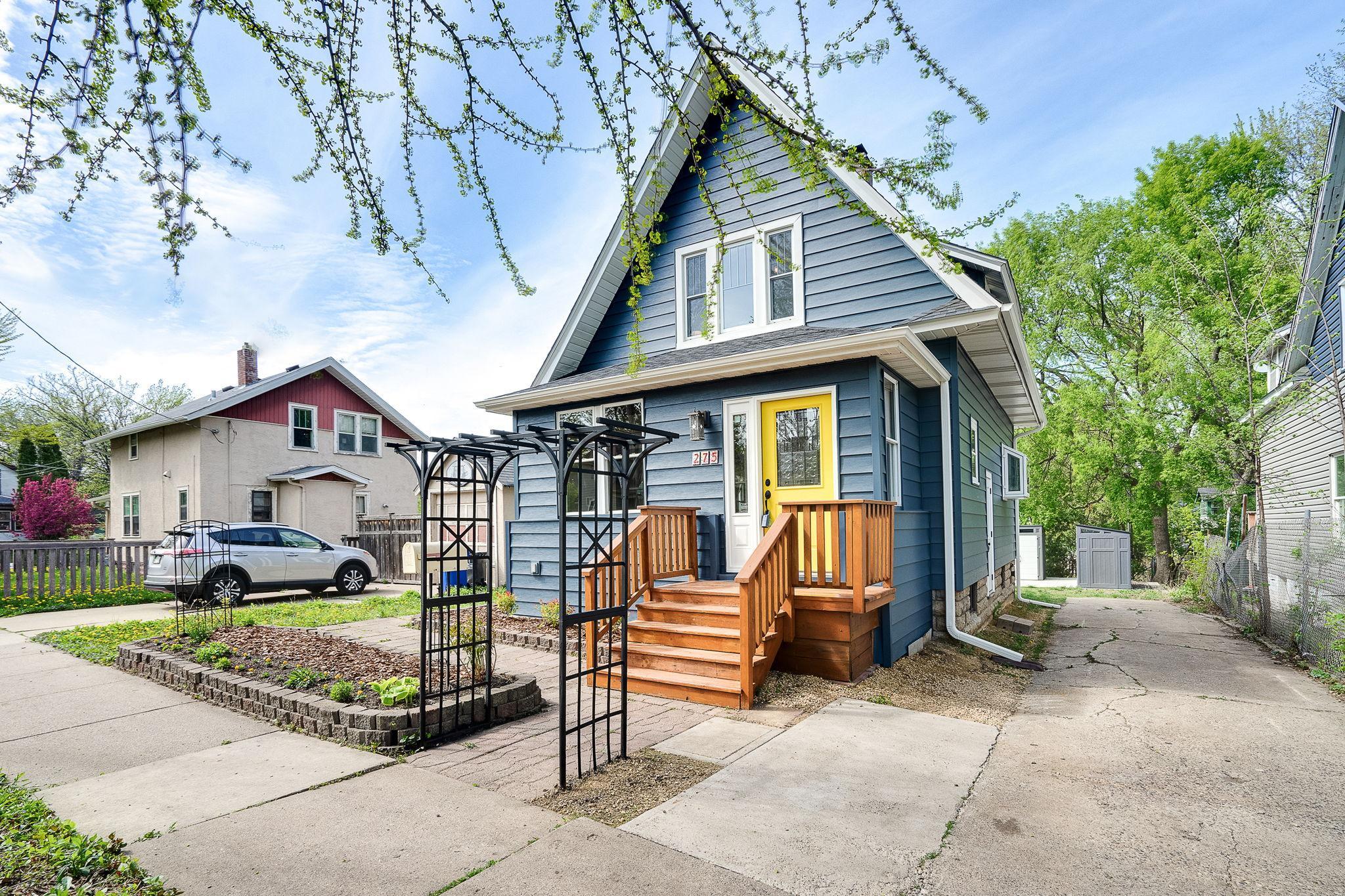 275 Stevens Street W