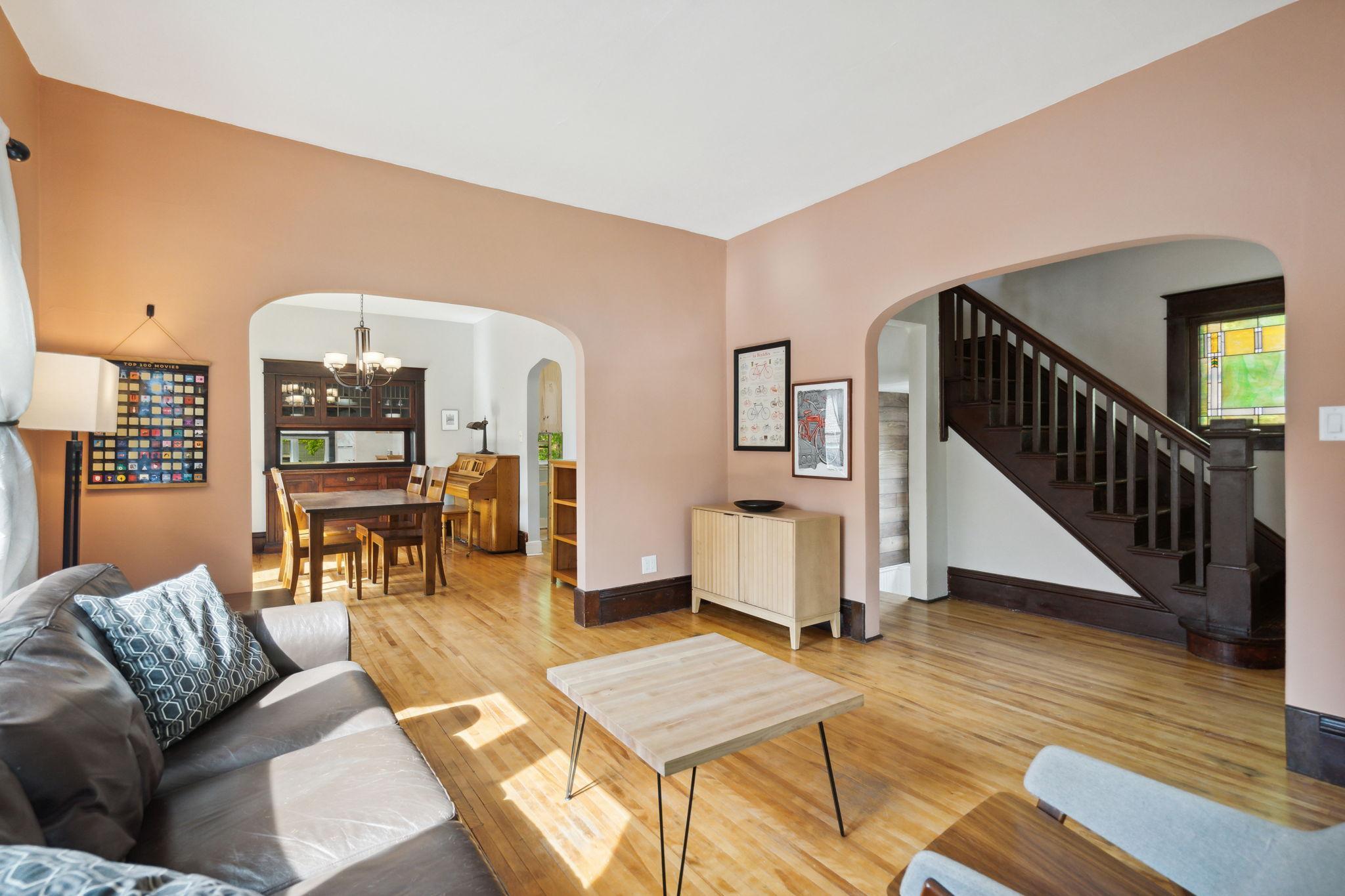 275 Stevens Street W