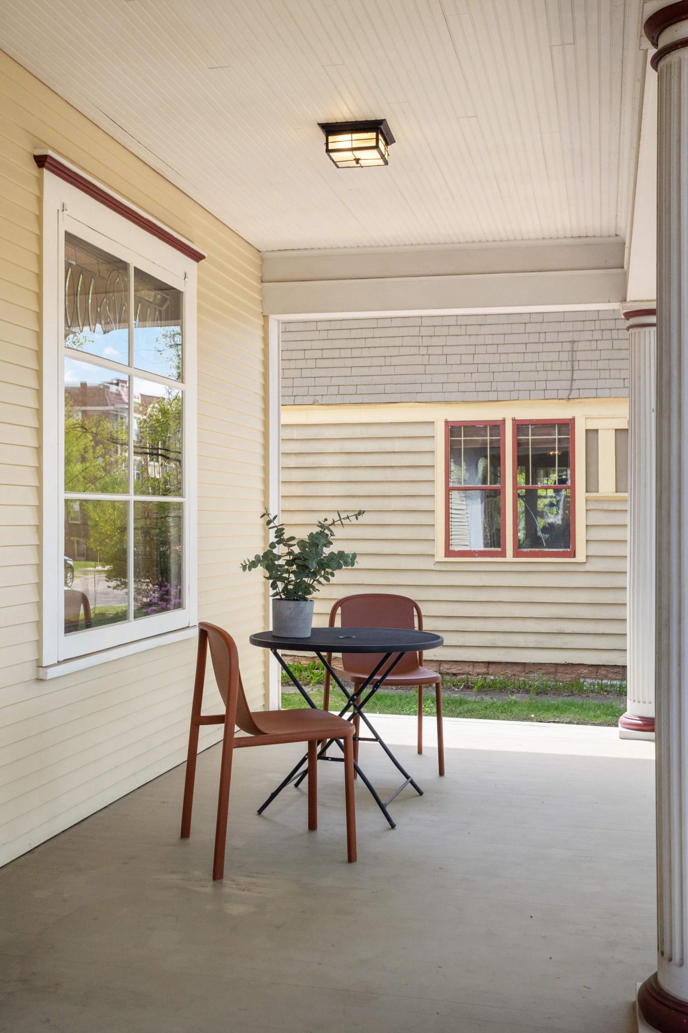 2525 Garfield Avenue