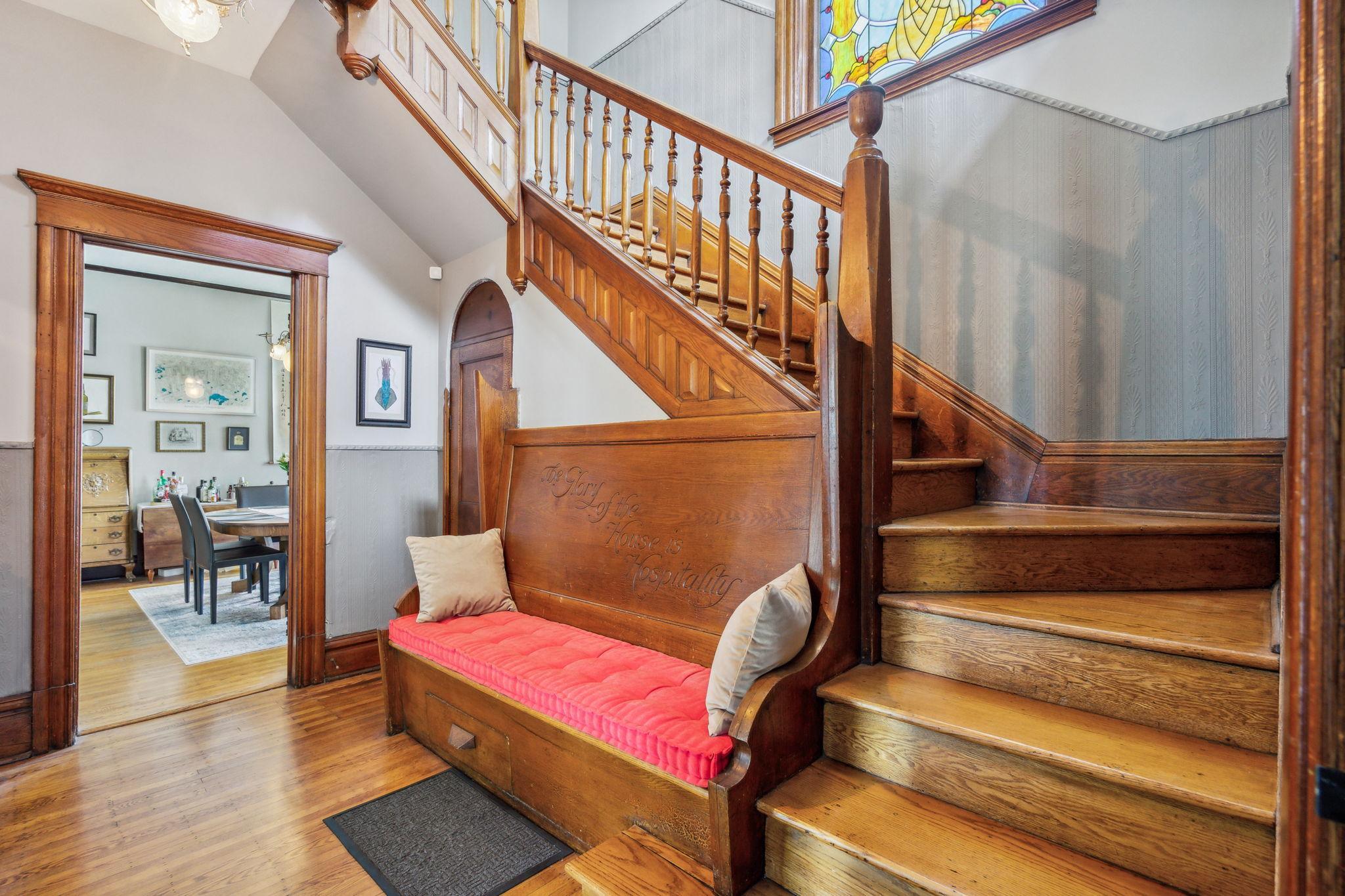 2752 Bryant Avenue S