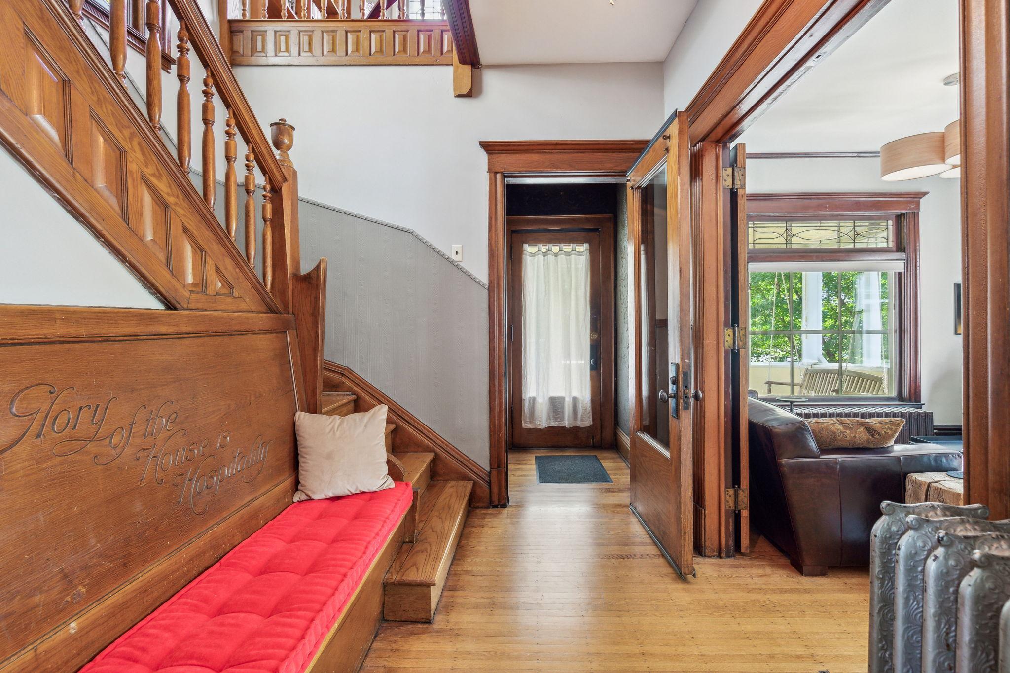 2752 Bryant Avenue S