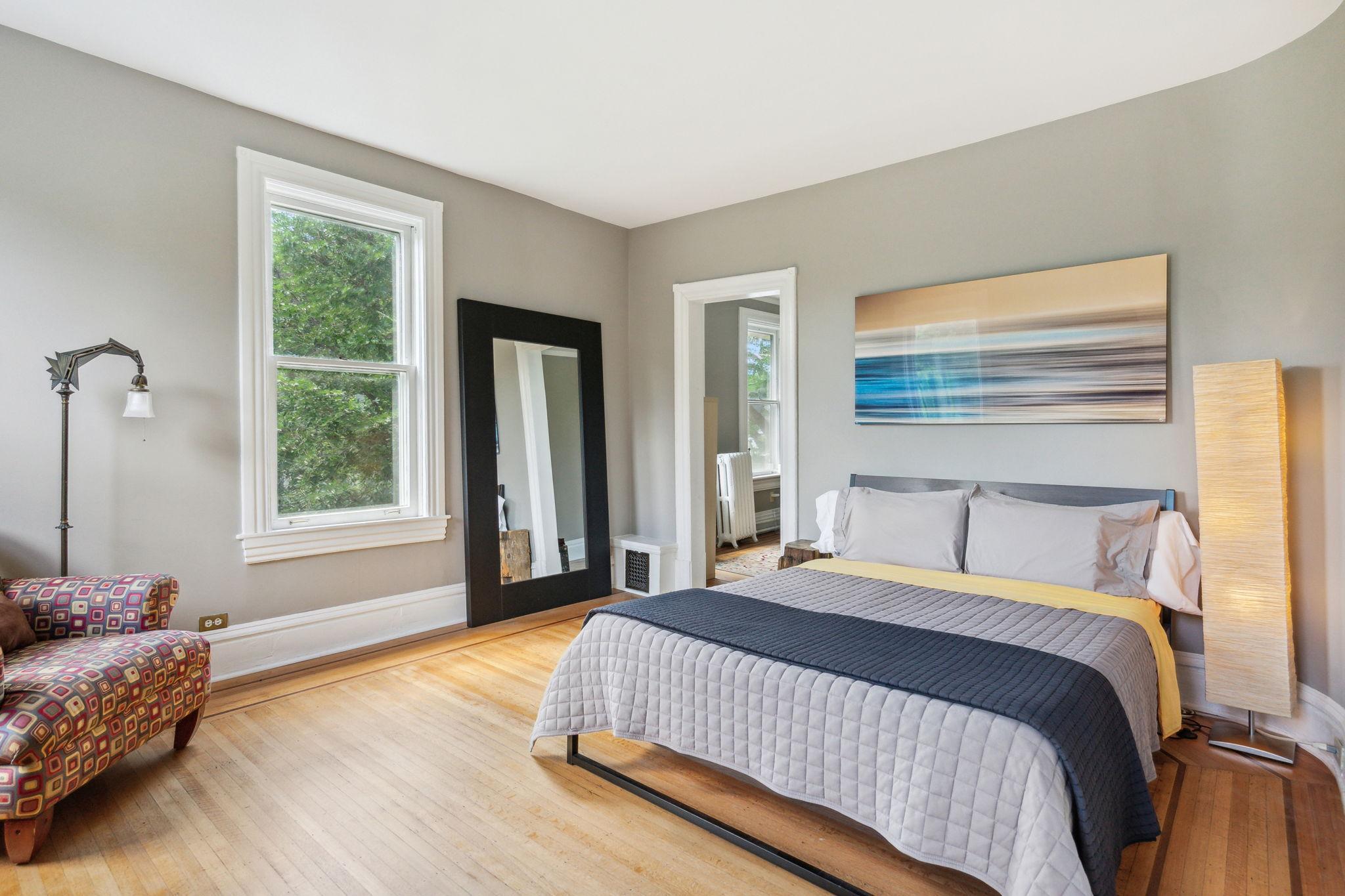 2752 Bryant Avenue S