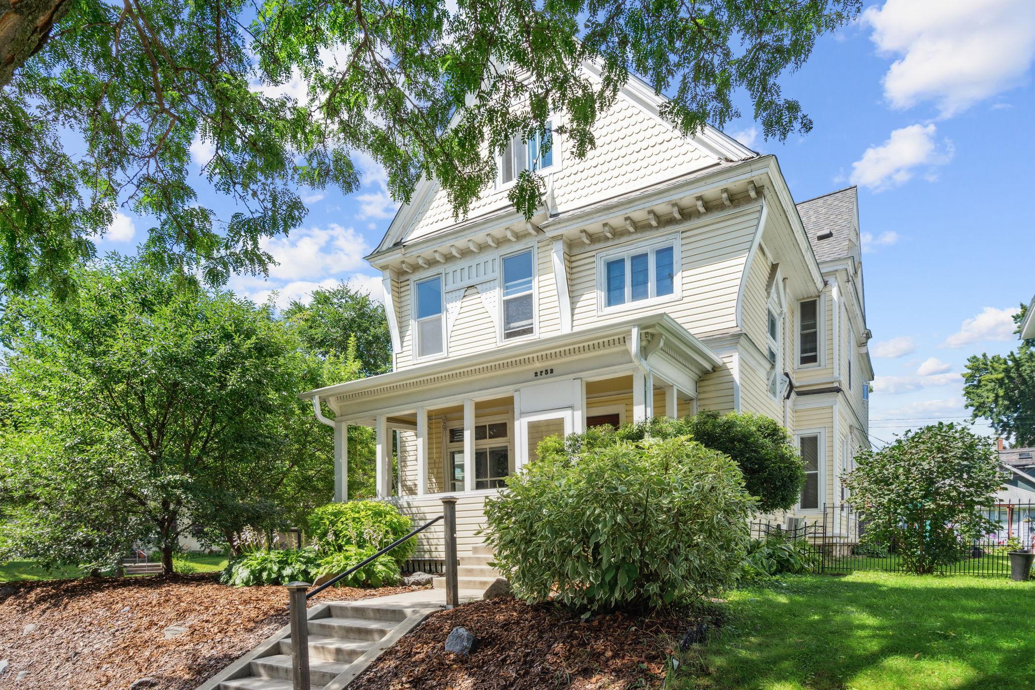 2752 Bryant Avenue S