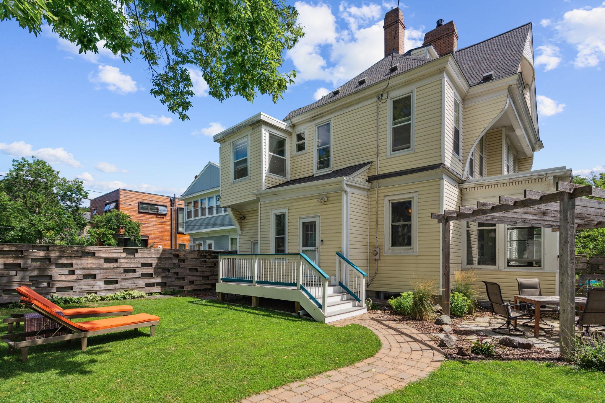 2752 Bryant Avenue S